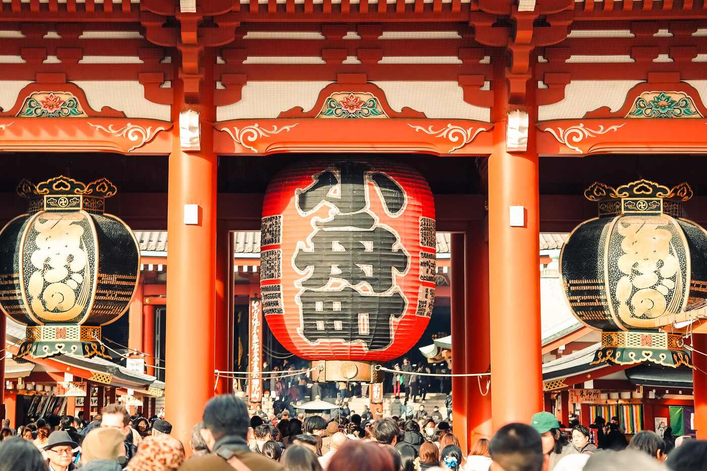 Crowds passing under the great red lantern of the Hōzōmon gate at Sensō-ji temple, Tokyo